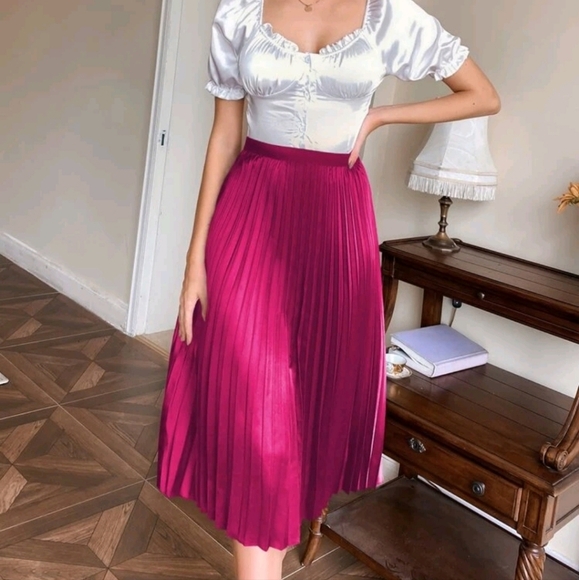 Solid Pleated Skirt - Picture 5 of 5
